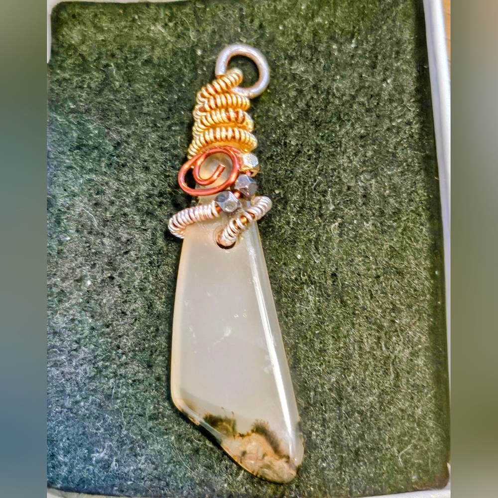 Handcrafted copper Wire-Wrapped genuine Montana Agate Pendant - with bead detail